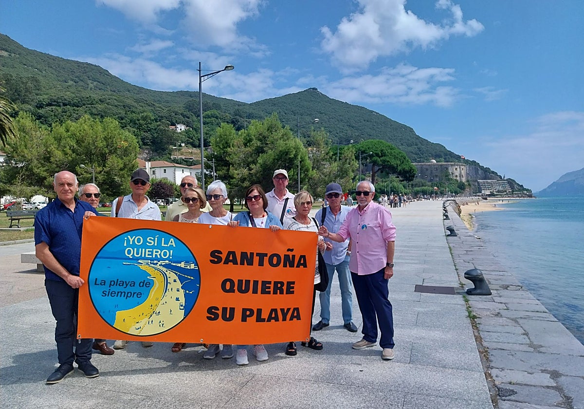 Integrantes de la plataforma creada en defensa de la plaza el Pasaje.