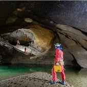Una de las galerías de la magnífica cueva de Coventosa en Arredondo.