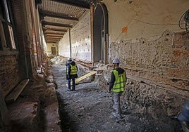 Trabajos en la conexión entre el claustro este y el claustro oeste del Seminario Mayor.