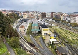 Playa de vías en el acceso a las estaciones de Santander.