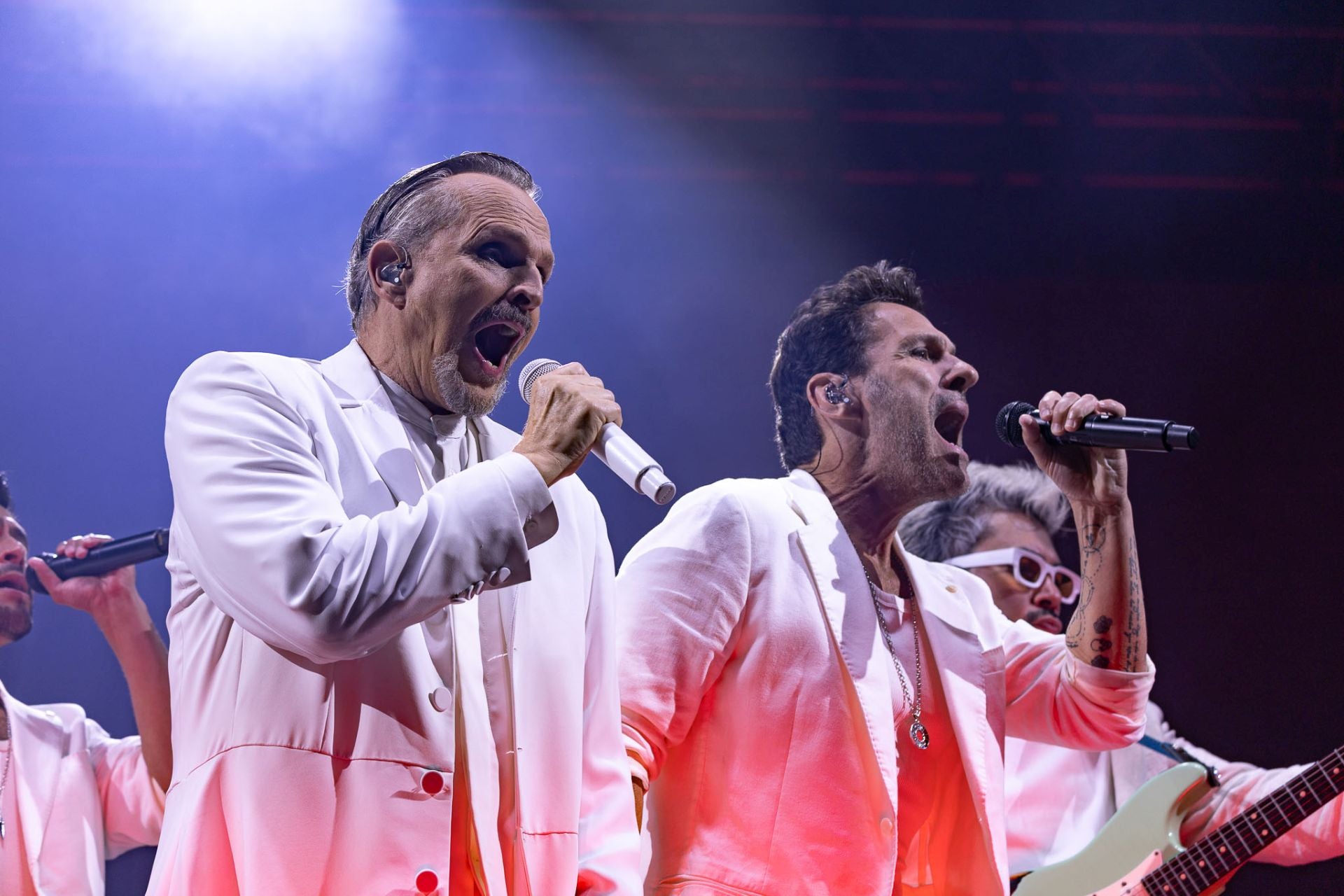 'Te amaré', 'Nena', 'Nada particular', 'Si tú no vuelves' o 'Morena mía' fueron algunos de los temazos que cantó Miguel Bosé.