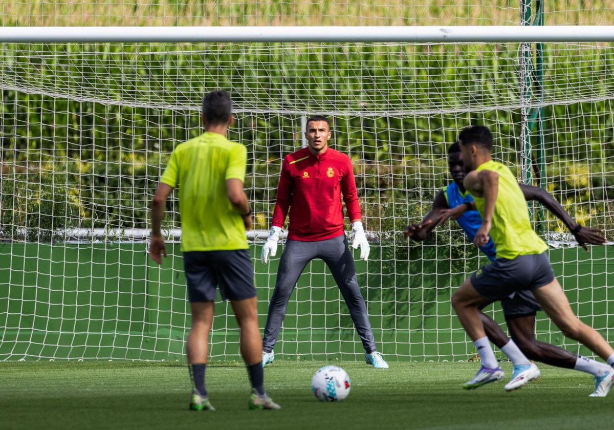Pavel Andreev, esta mañana en el entrenamiento con el equipo en La Albericia.