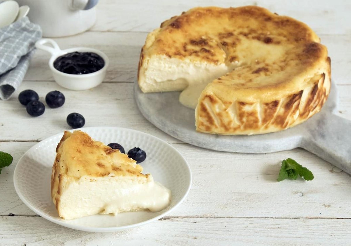 Tarta de requesón, una de las variantes de las muchas que hay de este postre internacional.