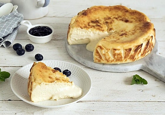 Tarta de requesón, una de las variantes de las muchas que hay de este postre internacional.
