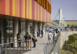 Entrada del Edificio Salia, en el Parque Científico y Tecnológico, en Santander.