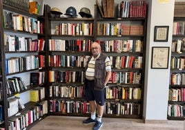 José David Solar Cubillas en la nueva biblioteca de Noja.