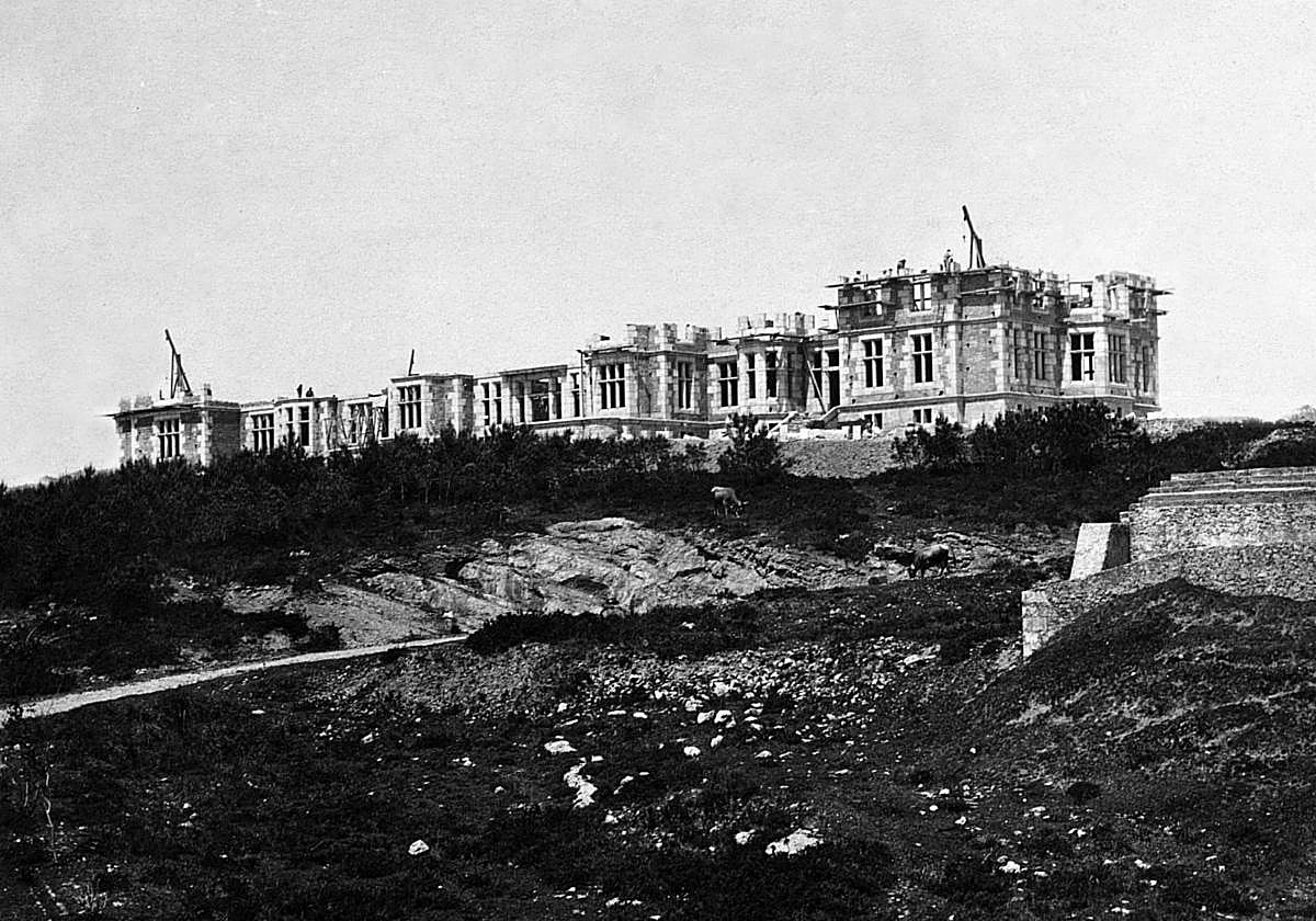 El Palacio de la Magdalena en los inicios de su construcción, en una imagen fechada en 1910
