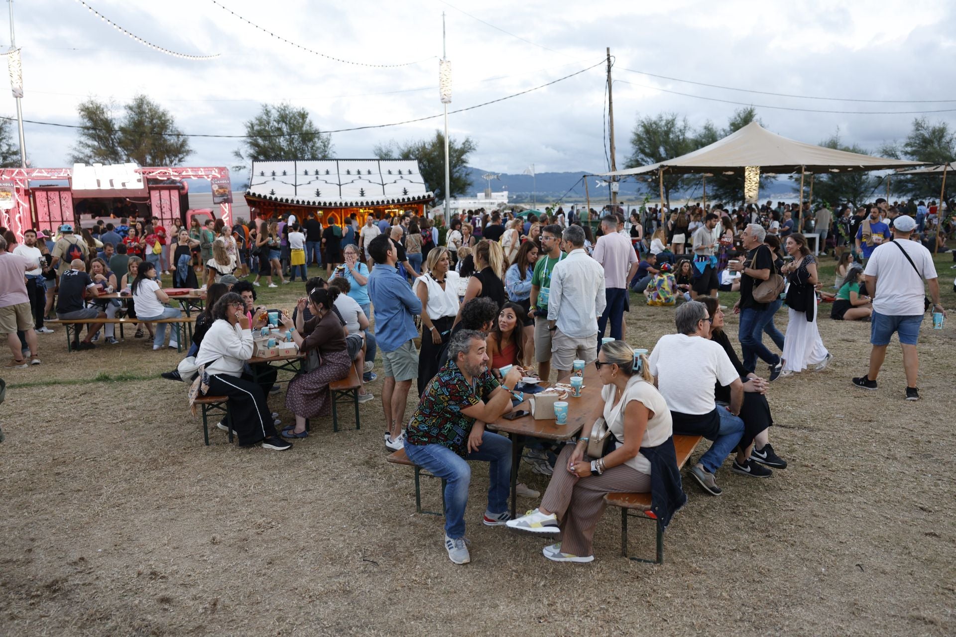 Además de música, la campa se convierte en un espacio para compartir.