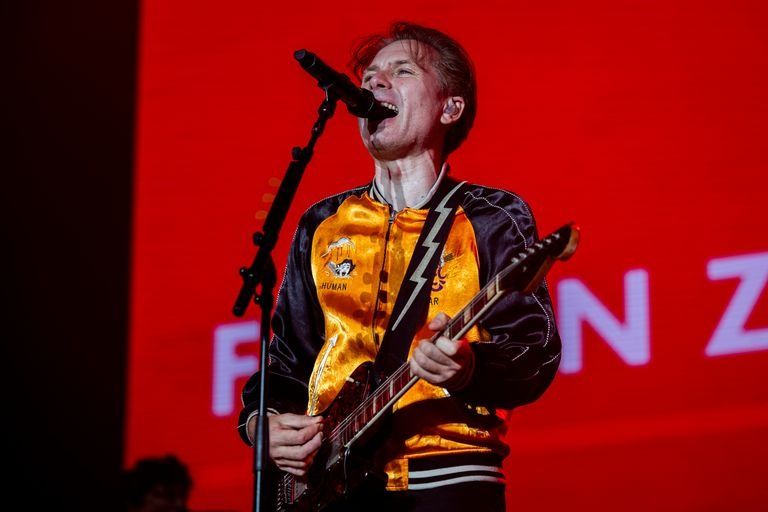 Franz Ferdinand se metió a la parroquia en el bolsillo al desempolvar sus clásicos