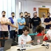 Agentes de la Policía Local amordazados para protestar contra el equipo de gobierno (PRC-PSOE), en un Pleno de hace unas semanas.