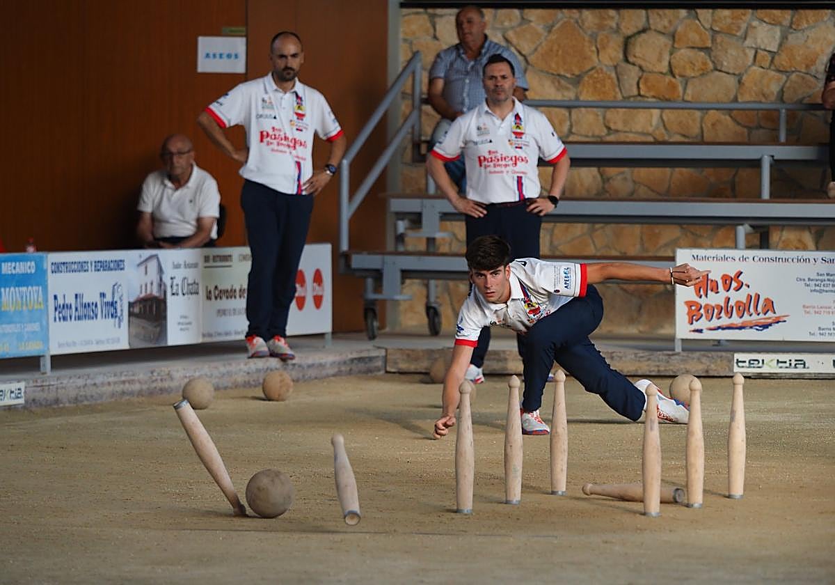 Miguel Hernando birla para Riotuerto con Rubén Túñez y Alfonso Díaz a la espera.