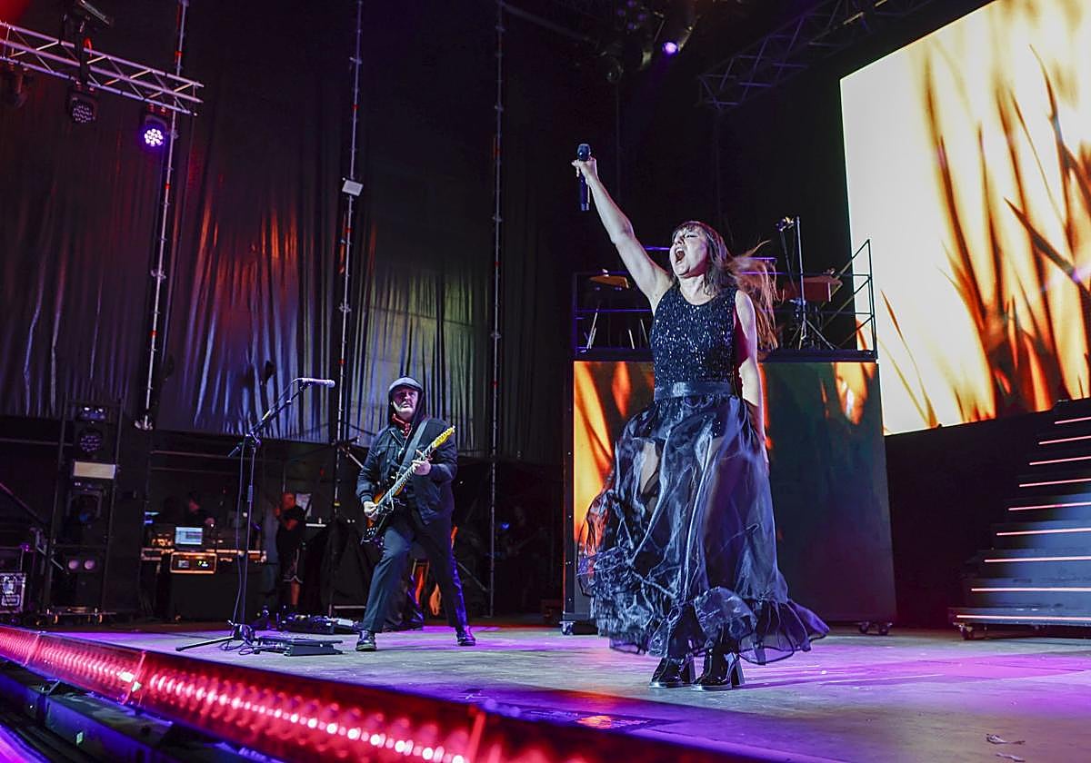 Amaral durante su actuación anoche en la Magdalena