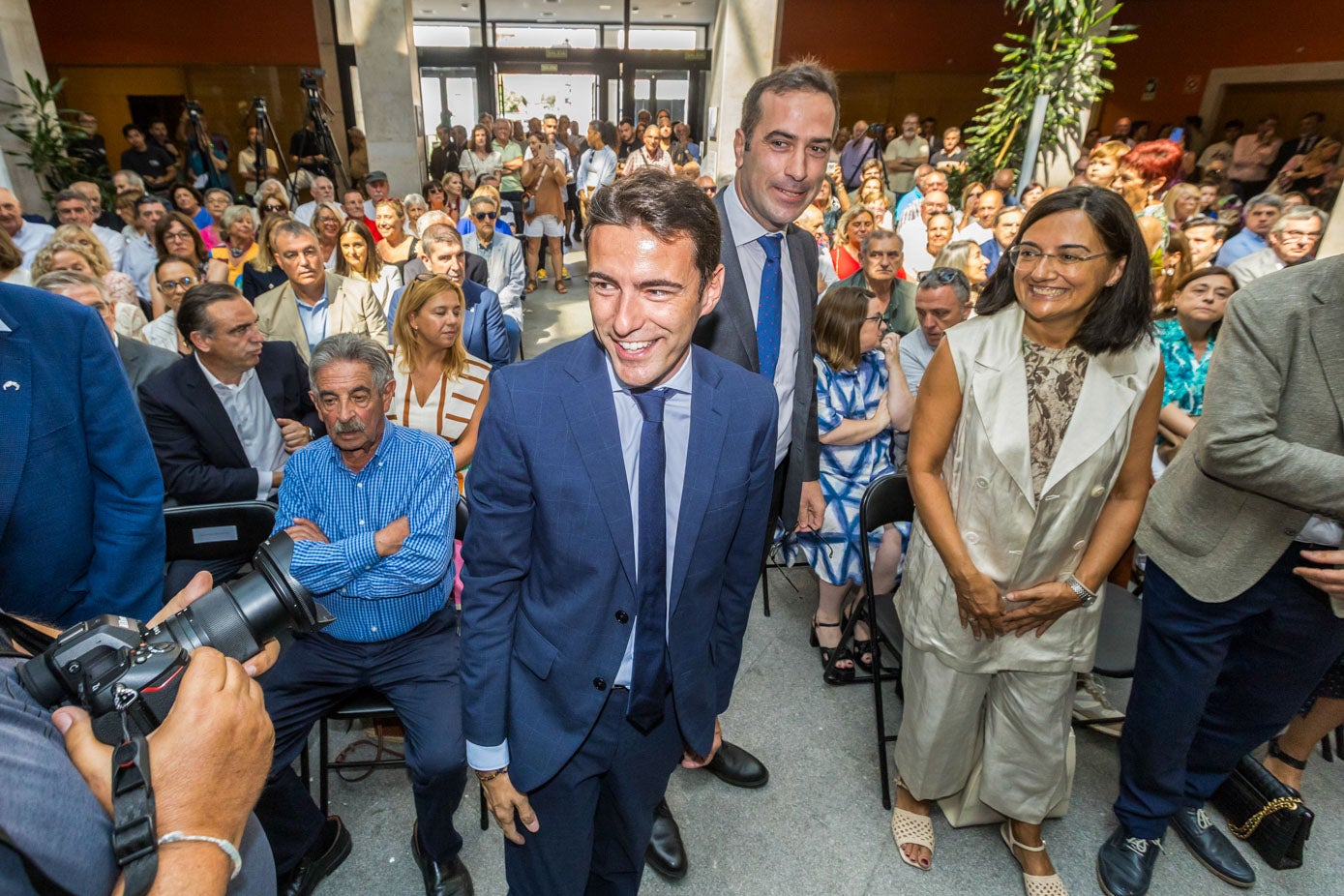 Entre los asistentes, Conchi López, rectora de la Universidad de Cantabria