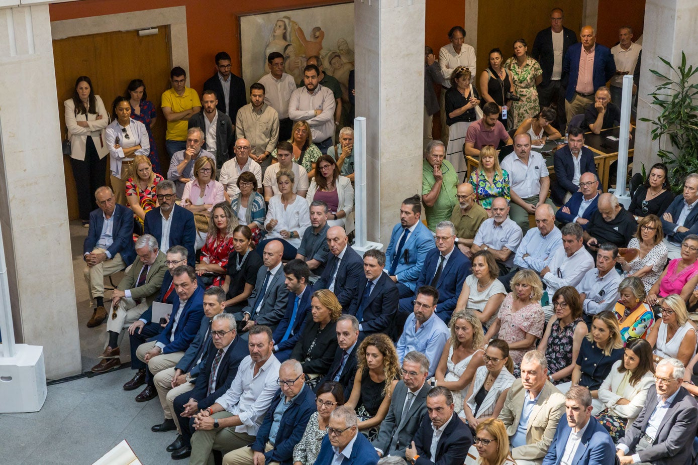 Políticos y expolíticos ocuparon las primeras filas en el Paraninfo de la Universidad de Cantabria