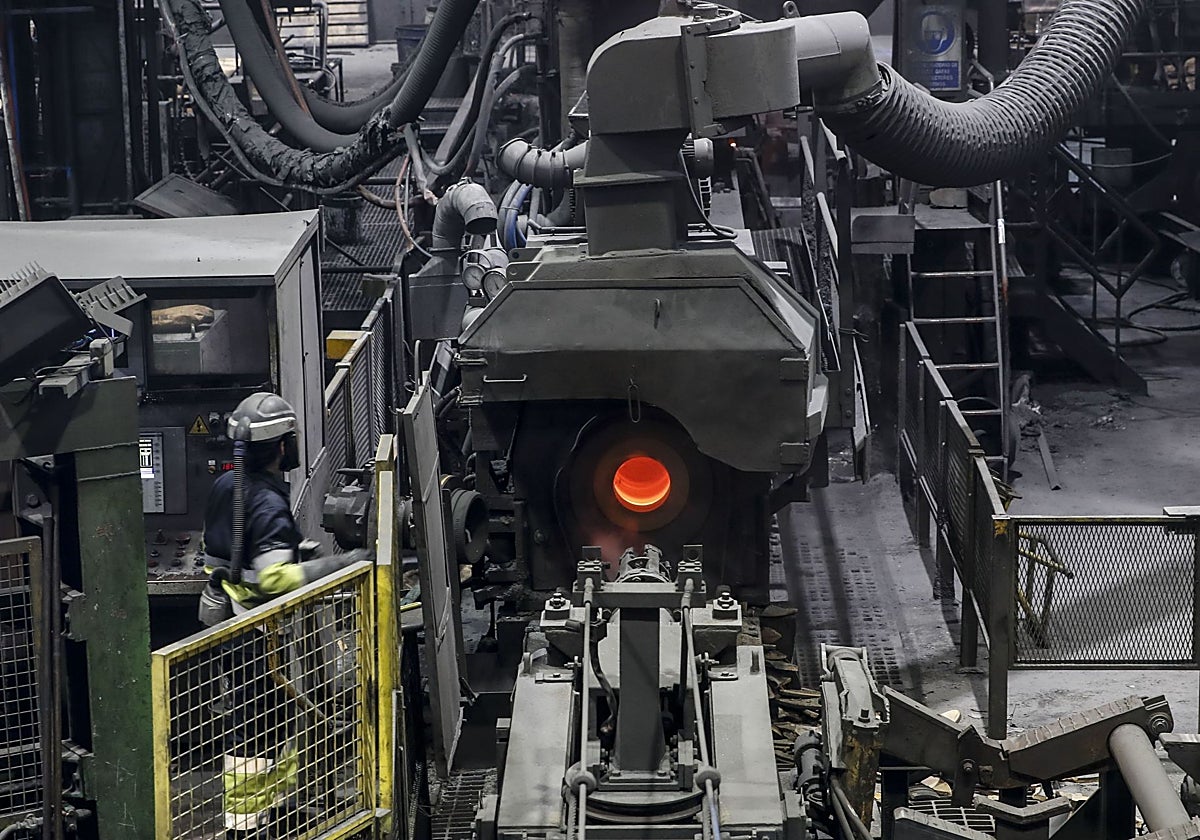 La producción industrial en Cantabria sube un 4% en junio.