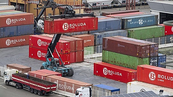 Boluda mejora su ruta entre África y el norte de Europa gracias a los cambios en el Puerto de Santander