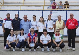 Participantes y familiares de Marcelino Ortiz Tercilla, tras el torneo.