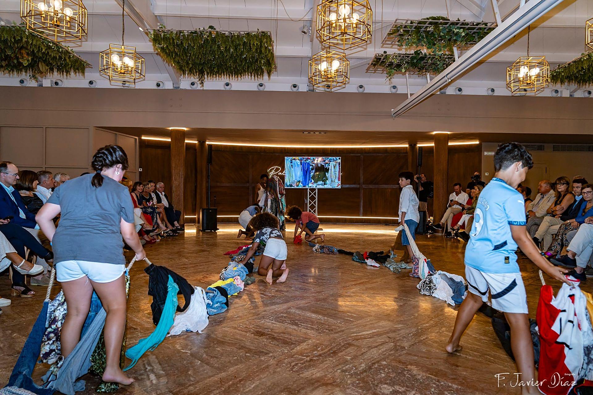 Imagen de la Performance de denuncia social 'S.O.S.'.