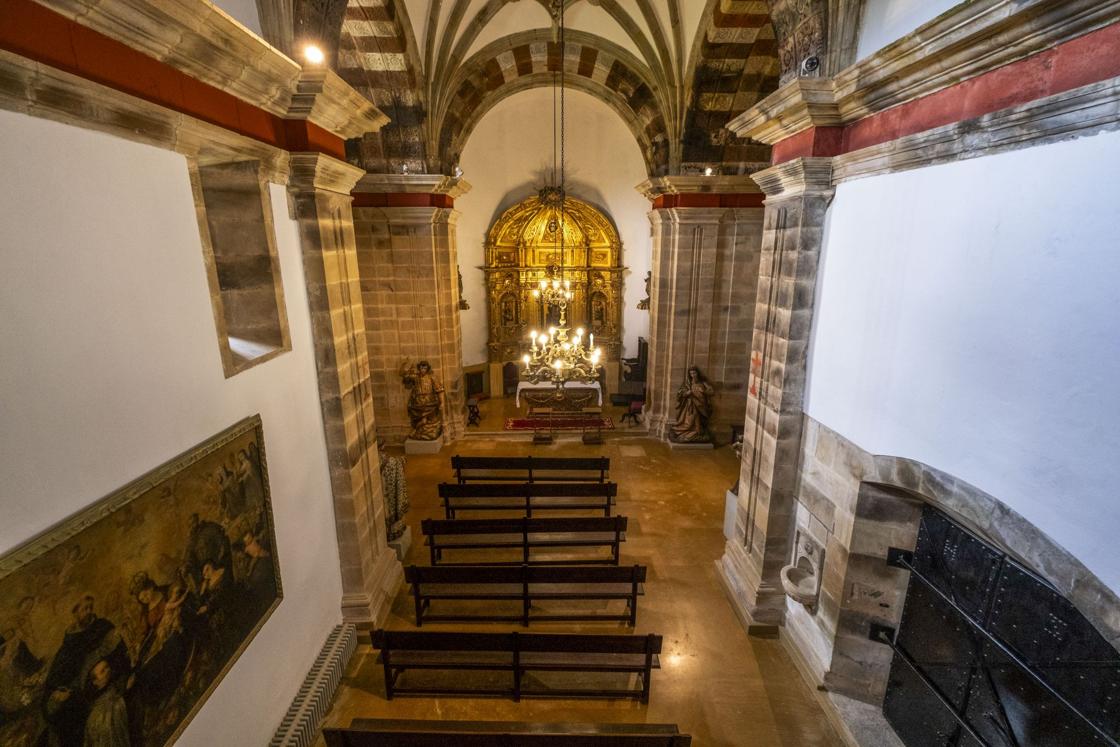 El Palacio de Elsedo cuenta, como es habitual en este tipo de edificios históricos, con su propia capilla.