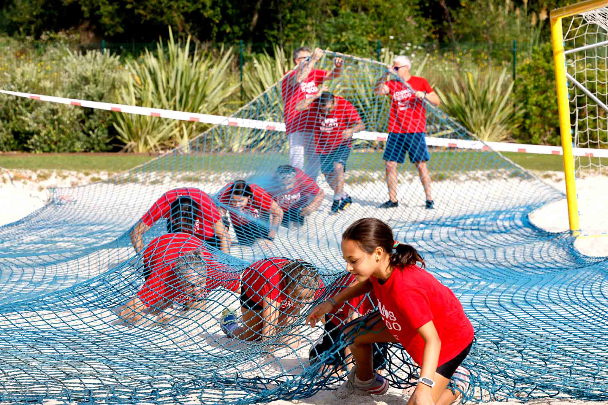 Los equipos se deslizaron por el suelo en una de las pruebas. 