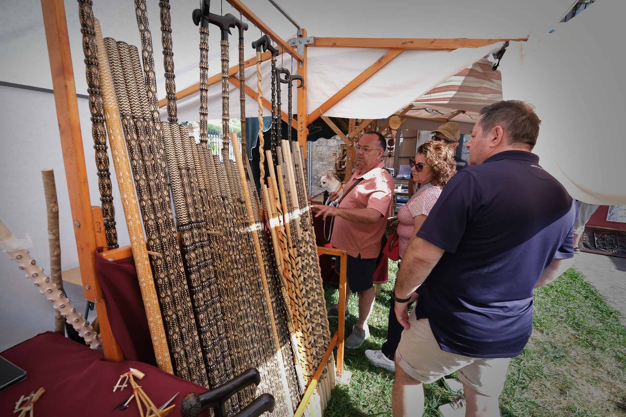 Otro puesto de artesanía.