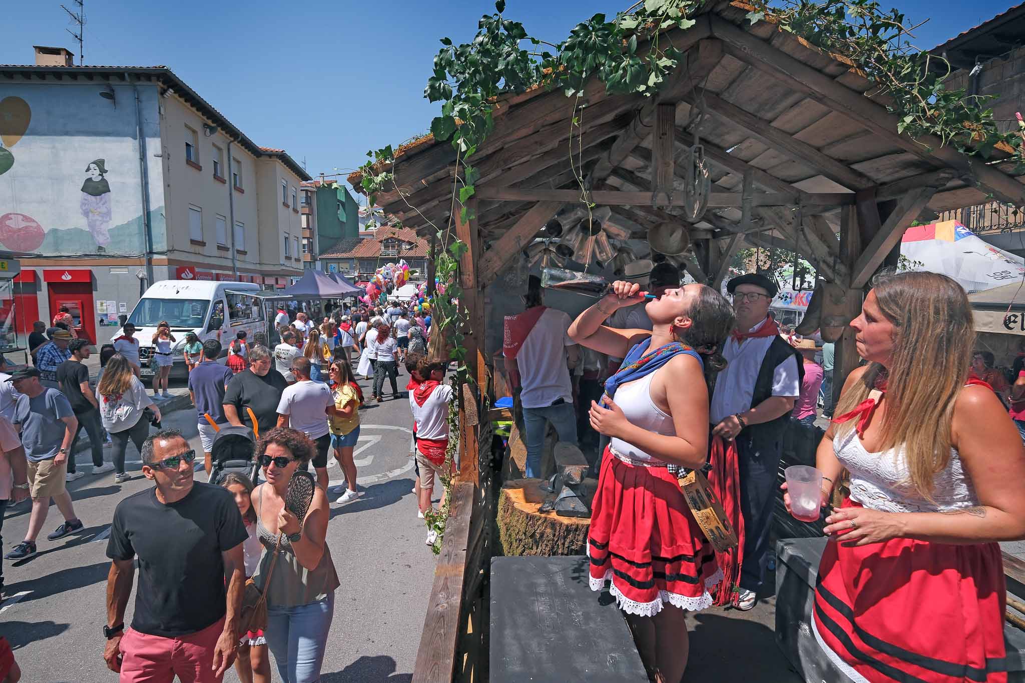Integrantes de una de las carrozas que participó en el desfile-concurso.