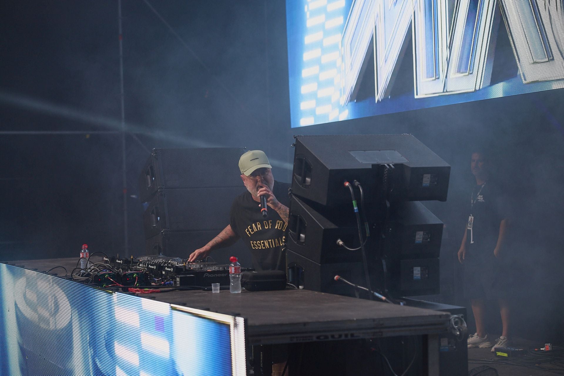 El cantante, productor y DJ español está considerado como uno de los pioneros del electrolatino, el género que fusiona música electrónica con ritmos latinos como el reguetón