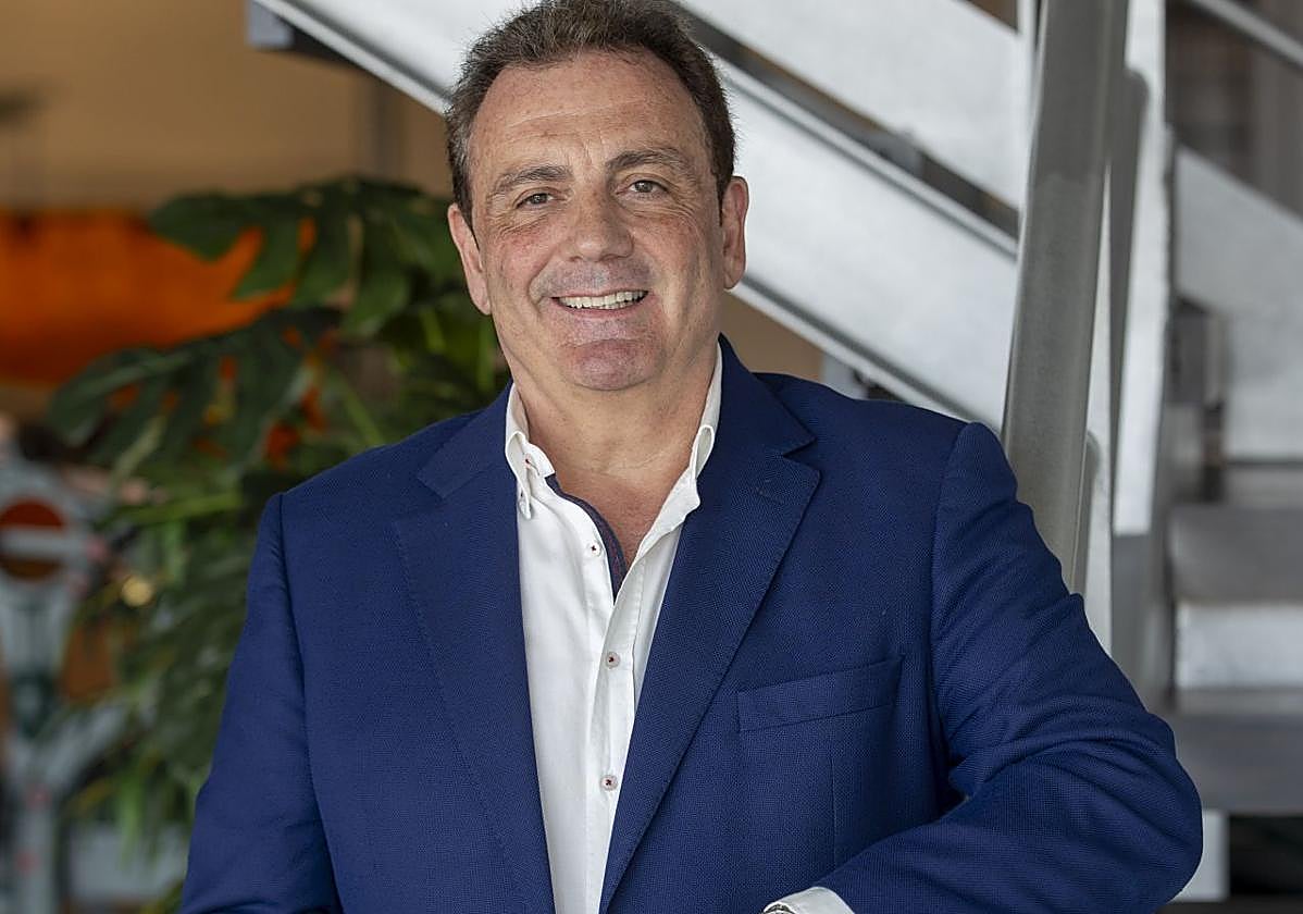 Félix de las Cuevas posa en las instalaciones de El Diario Montañés.