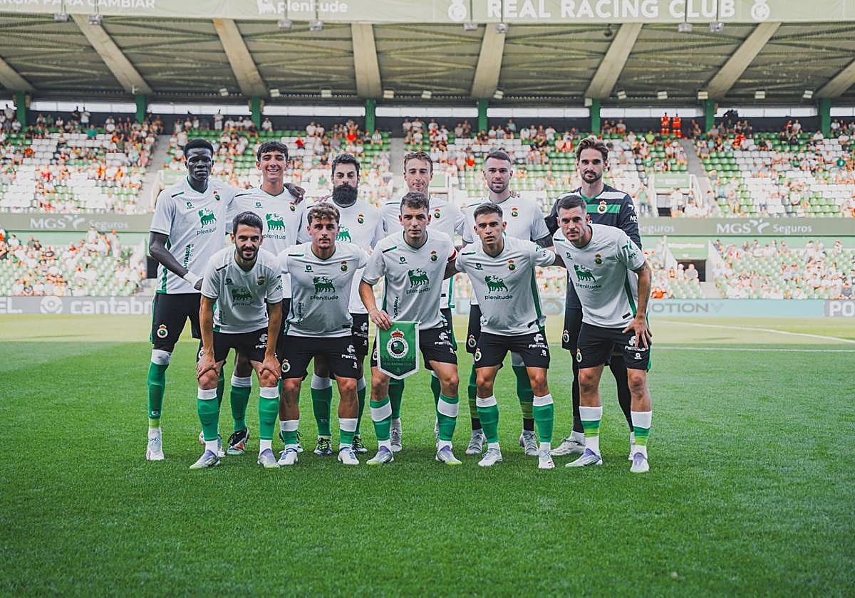 Once que presentó el Racing el sábado ante el Cagliari en los Campos de Sport.