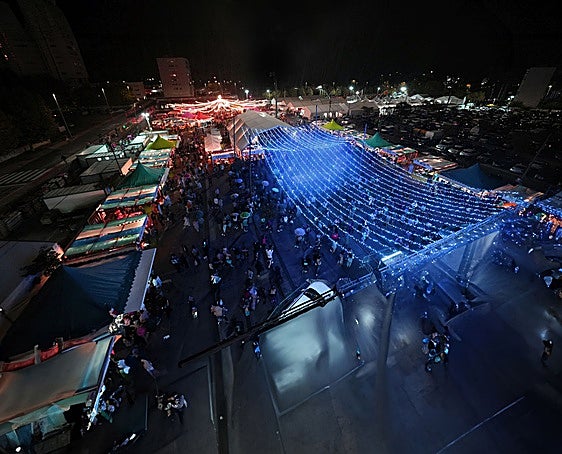 El recinto de El Sardinero acoge una nueva edición del Festival Intercultural de las Naciones en Santander con una gran variedad de propuestas para entretener a todos los públicos