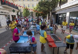 Entretenimiento sin límites en las pistas de 'finger skate', ayer, en Torrelavega.