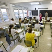 El director general de Personal Docente, Alberto Hontañón, antes de comenzar la oposición del 21 de junio.