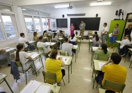 El director general de Personal Docente, Alberto Hontañón, antes de comenzar la oposición del 21 de junio.