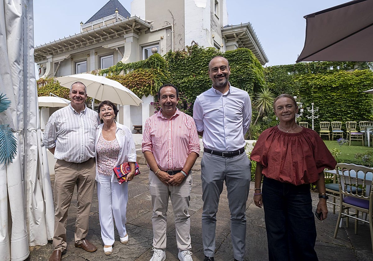 Terraceo en la Casa Número Diez