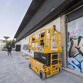 Las obras de remodelación de la fachada de la nueva discoteca de Nueva Montaña.