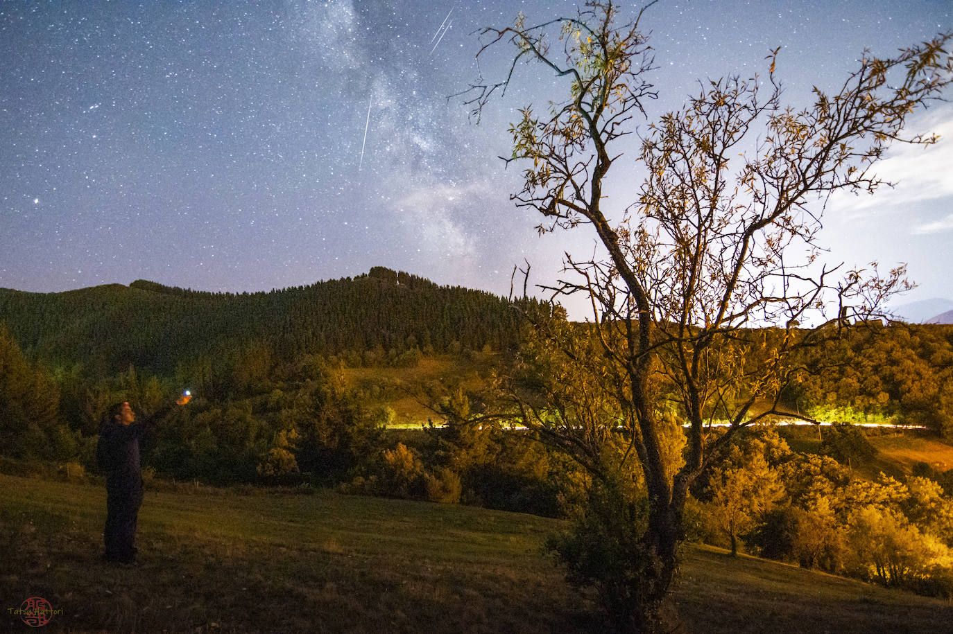 Foto de archivo de laa Vía Láctea y las perseidas desde Trillayo (Cillórigo de Liébana).