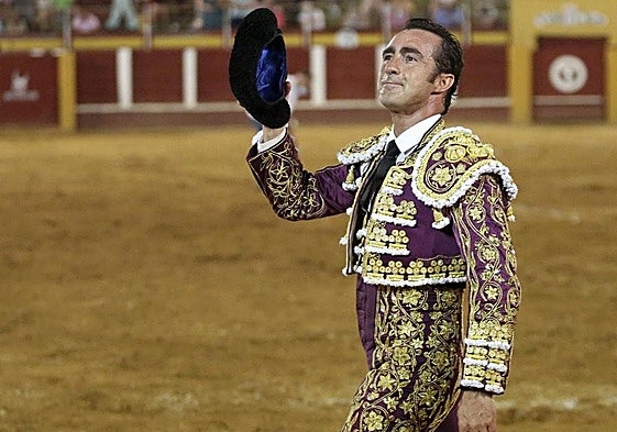 El Fandi, en otra actuación en Santoña.