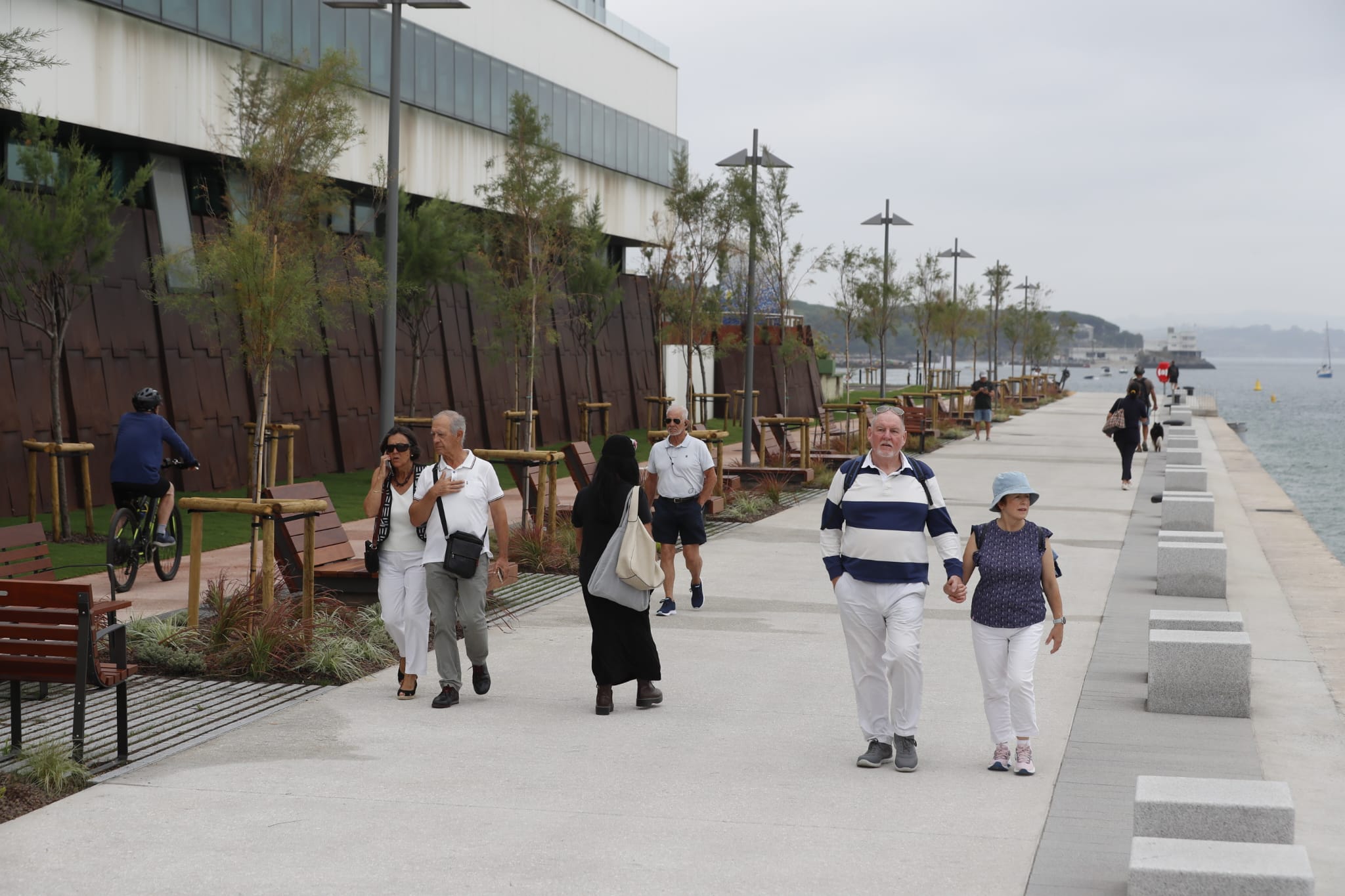 Primeros visitantes del paseo de Gamazo