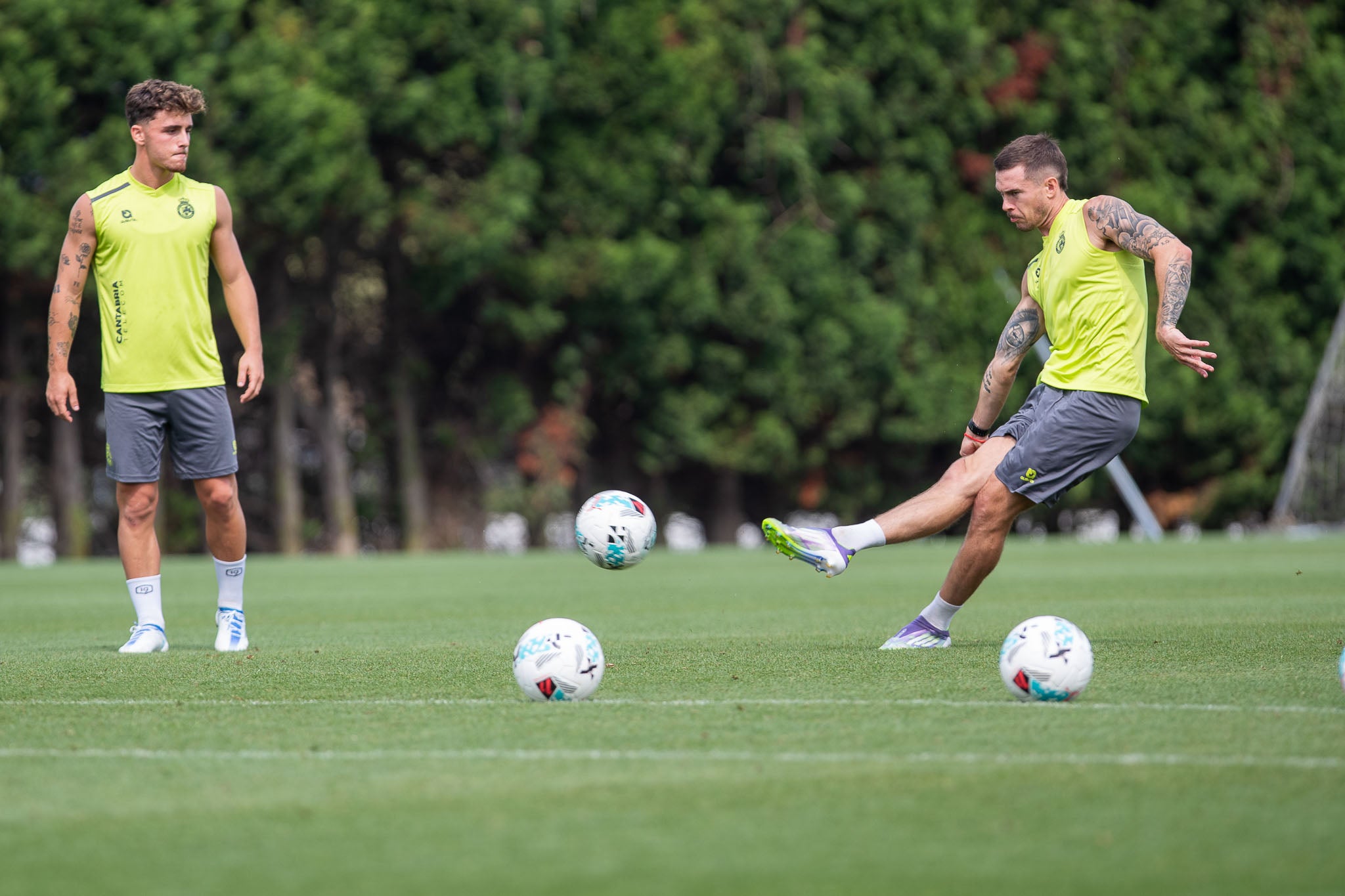 Michelin lanza una falta en presencia de Yeray.