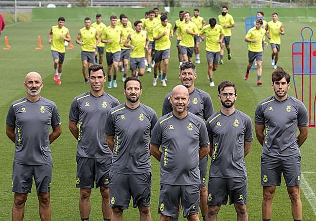 Parte del cuerpo técnico del Racing: Pedro Dorronsoro, Dani Salvador, Pablo Álvarez, José Alberto, José Moratón, Enric Soriano y Albert Tataret.