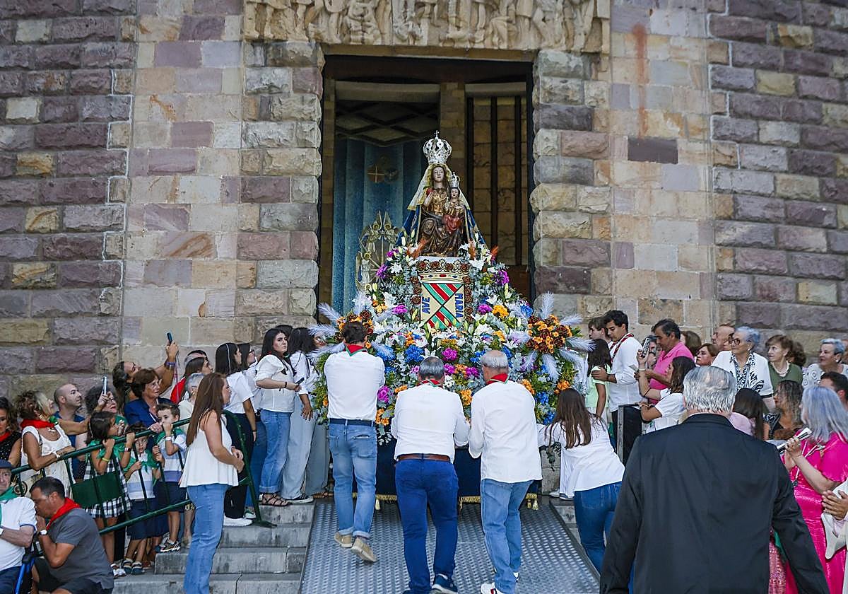 La Virgen Grande llena las calles de Torrelavega de emoción y fervor