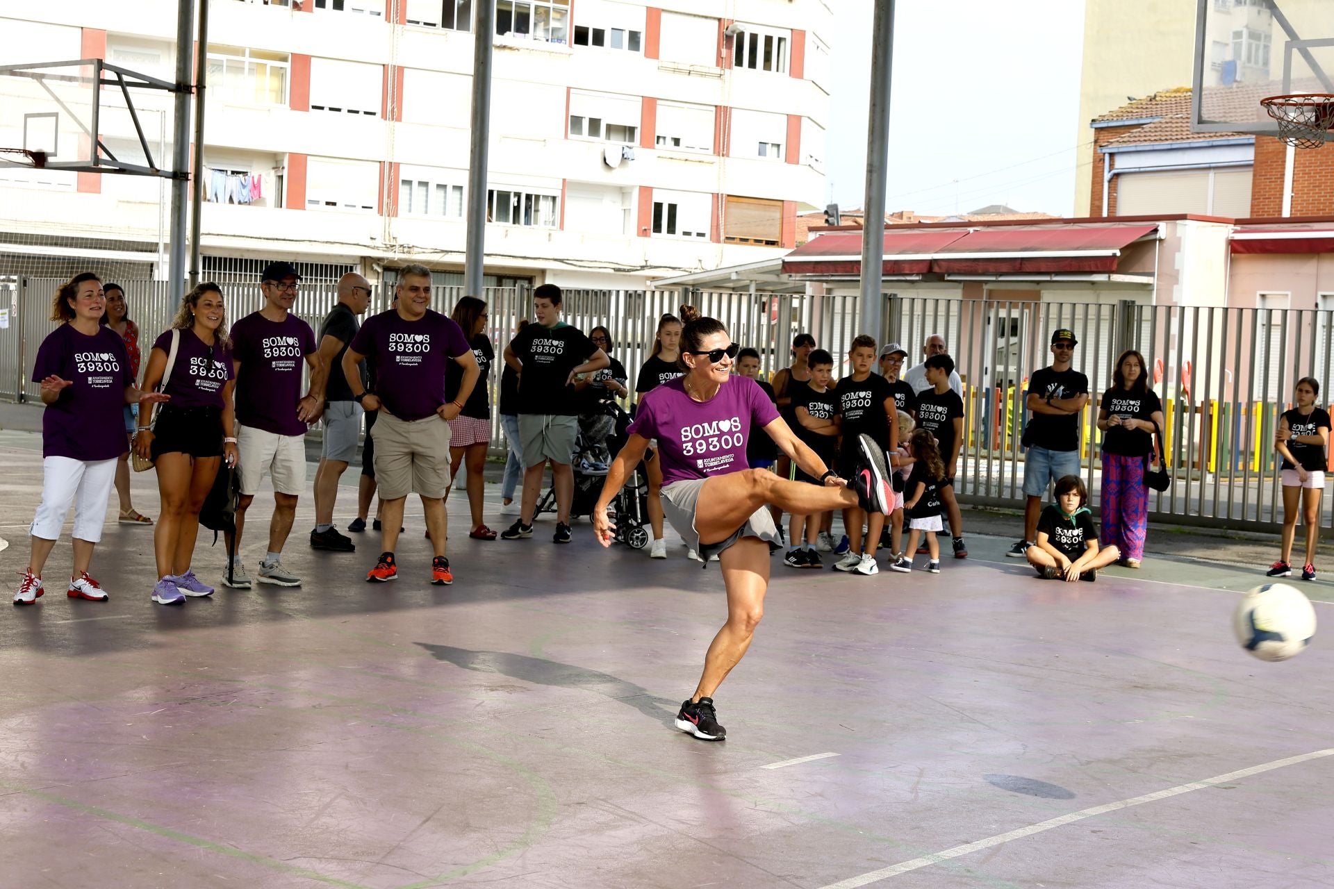 Las familias se reunían a contemplar la actividad