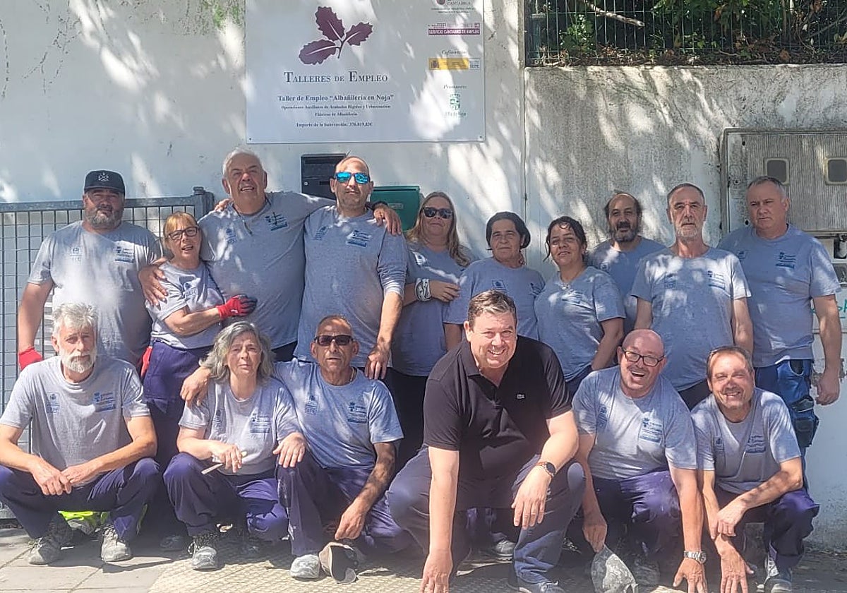 Integrantes del taller de empleo de albañilería de Noja.