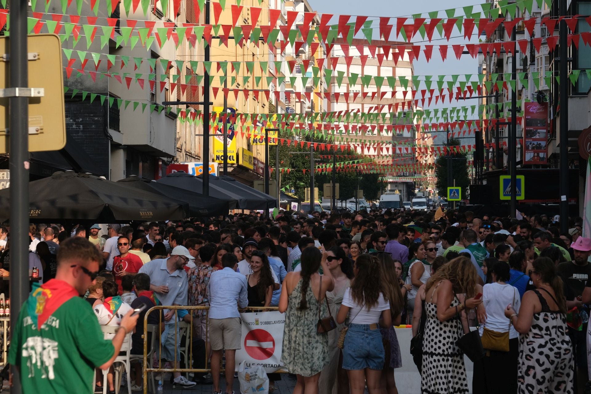 Torrelavega ha celebrado este viernes el evento 'Patrona en las Calles', un programa musical que se desarrolla en diferentes puntos de la ciudad.