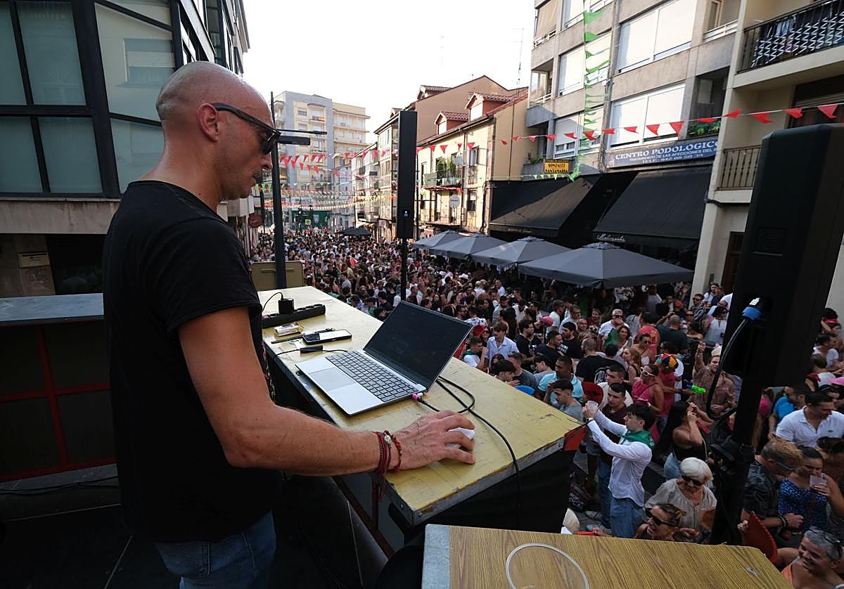 A pesar del calor, el público respondió bien y la afluencia fue constante.