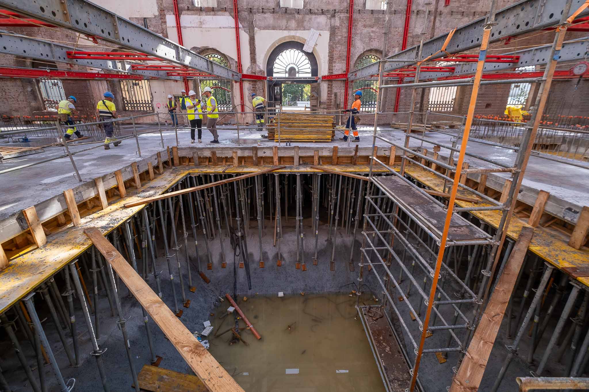 Al fondo, entrada del antiguo inmueble, que el Museo solo utilizará para citas institucionales.