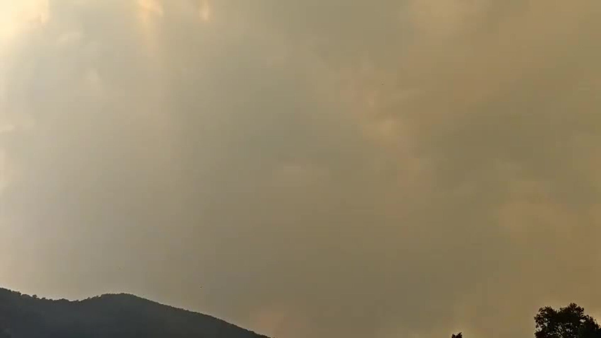 Humo en Liébana de los incendios de León