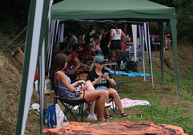 No faltaron las sillas ni las mesas para disfrutar con comodidad.