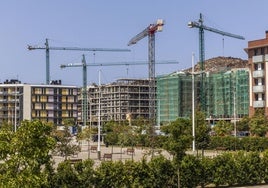 Obras de construcción de nuevos edificios de viviendas en Nueva Montaña.