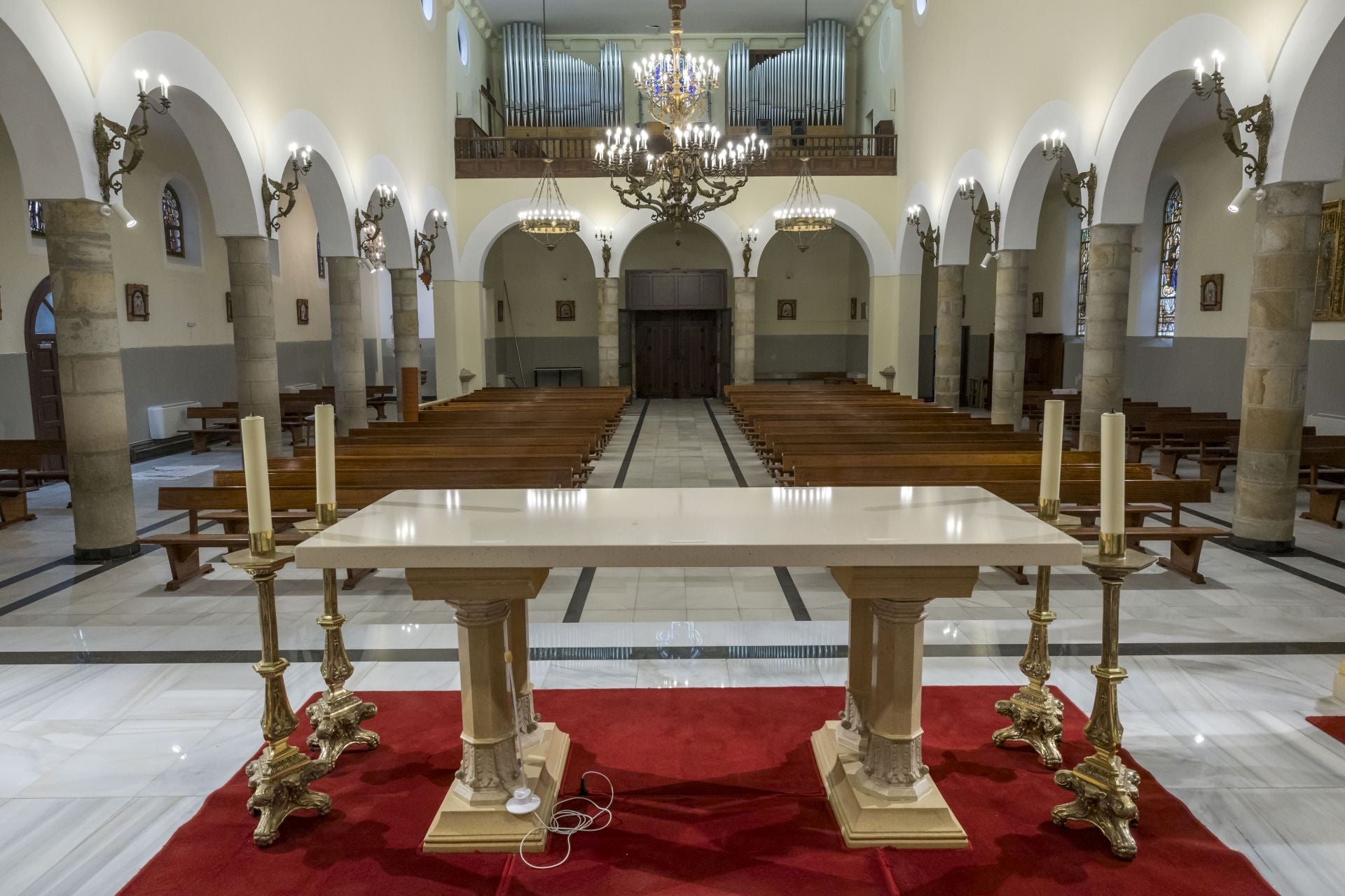 Imagen tomada desde el altar donde se aprecia el templo restaurado.